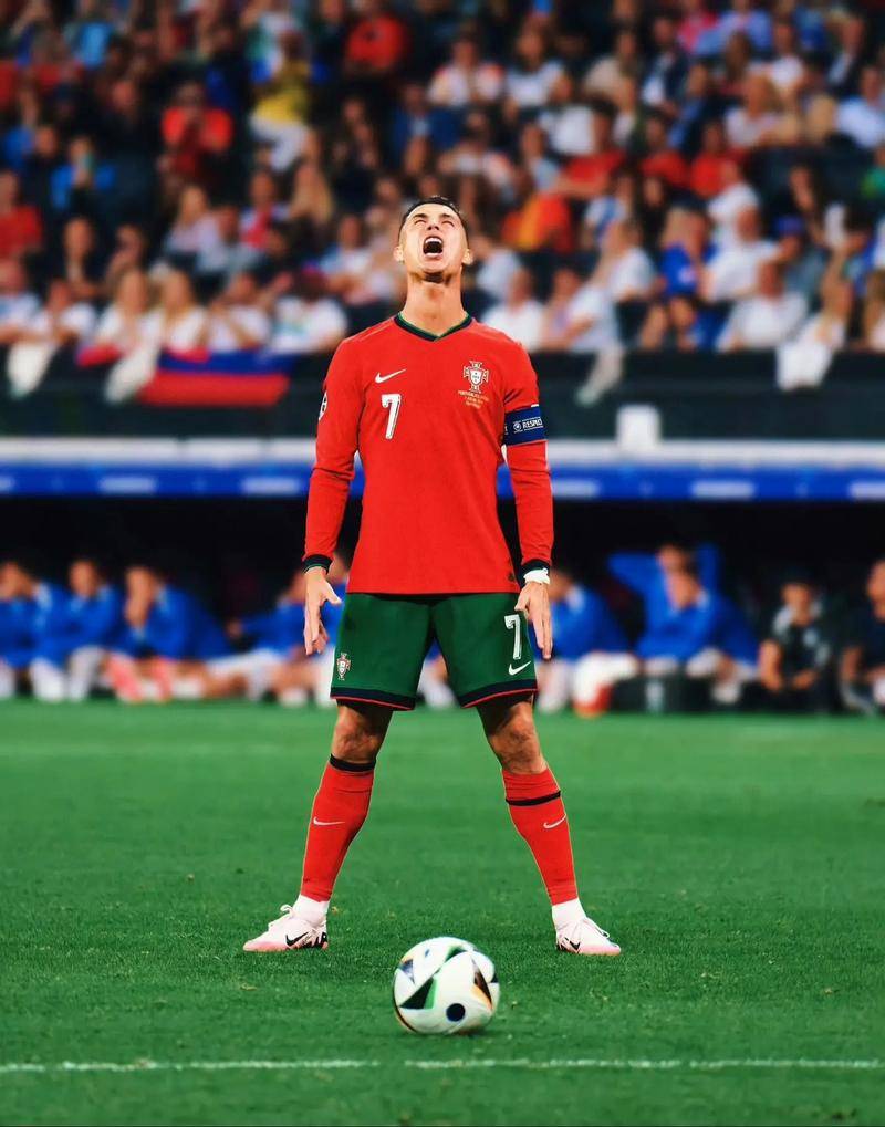 欧联对阵格拉茨风暴，卡拉布里亚打进挑球过人后精彩进球（欧联战格拉茨风暴，卡拉布里亚挑球过人后精彩破门）