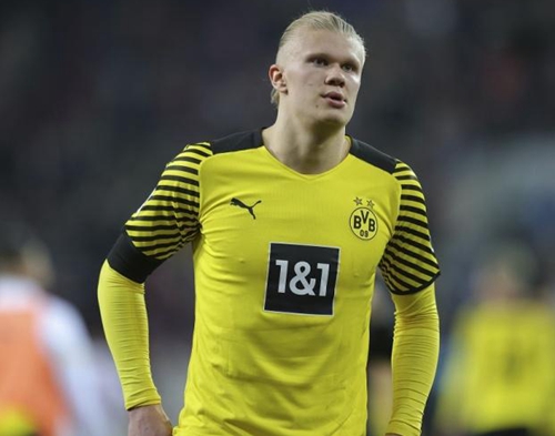 足球欧冠决赛将首次引入AI裁判辅助系统（AI裁判辅助系统将首次亮相欧冠决赛）