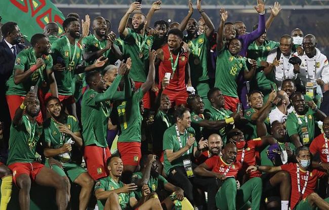 基米希打入生涯首粒欧冠乌龙，拜仁上次欧冠乌龙由阿拉巴打入（基米希生涯首个欧冠乌龙诞生，拜仁上一次欧冠乌龙由阿拉巴打进）