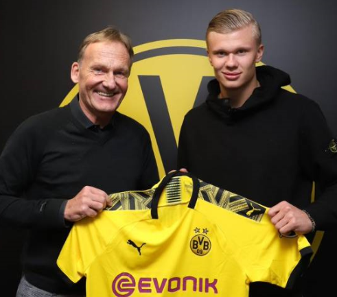 官方：帕尔马签下38岁西班牙门将瓜伊塔，顶替受伤的铃木彩艳（帕尔马官宣38岁西班牙门将瓜伊塔加盟，顶替伤缺的铃木彩艳）