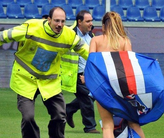 “新双骄”正面PK！世界杯挪威力拼法国 哈兰德将战姆巴佩（双雄对决：世界杯挪威挑战法国，哈兰德迎战姆巴佩）