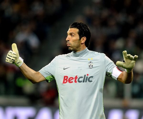 刘殿座获奖感言：感谢每一位身边的人，愿中国足球越来越好（刘殿座领奖致辞：感谢身边每一个人，祝愿中国足球蒸蒸日上）